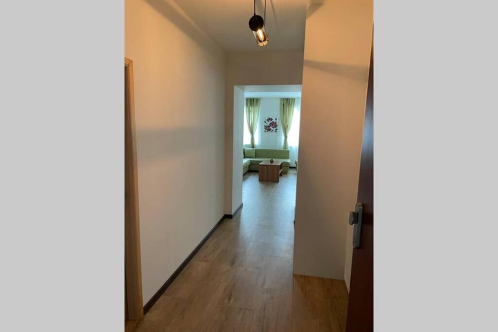 Newly Renovated 2 Rooms Apartment Downtown Nitra Exterior foto